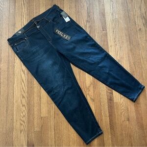 Celebrity Pink Mid-rise Skinny Queen Super Soft Program Size 24